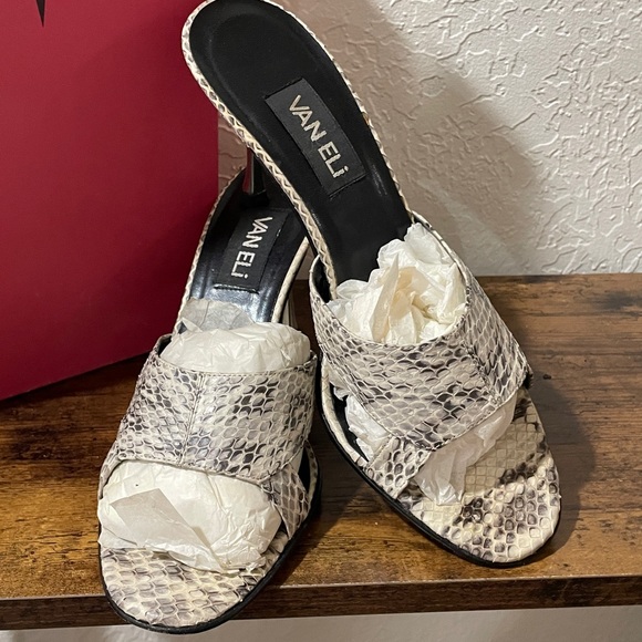 Vaneli Snakeskin Heels w/ Silver Metal Heel Sz. 9.5 - Picture 5 of 8